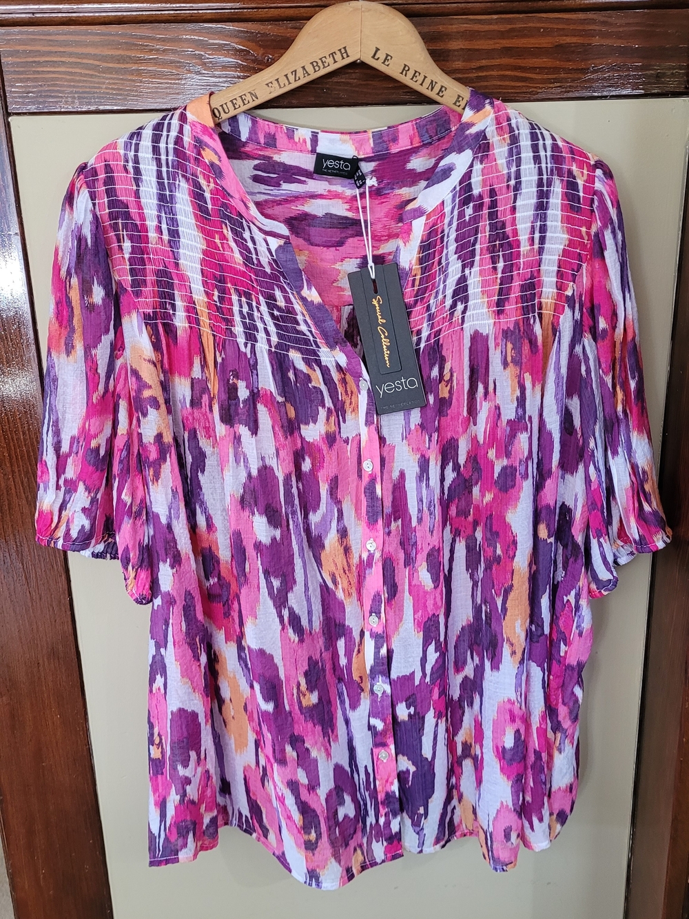 Yesta Netherlands Aicha Fuchsia Feminine Romantic Flowy Abstract Blouse